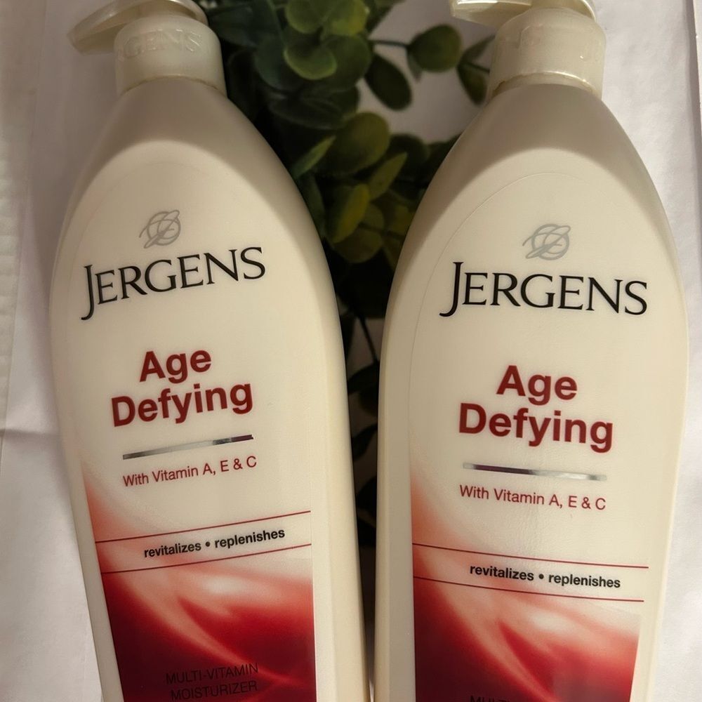 🛍️Jergens Age Defying Moisturizer with Vitamin A, E & C - Cream💥